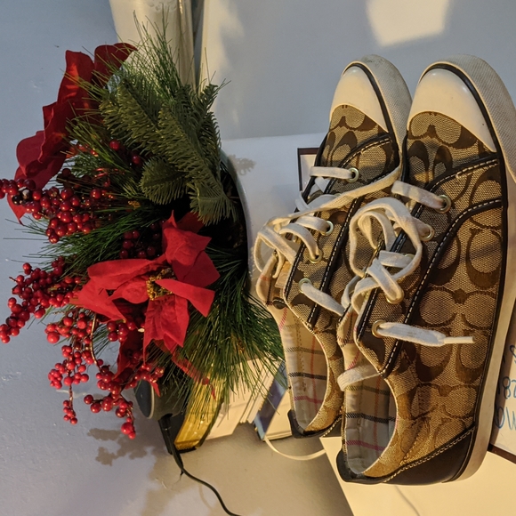 Tennis Coach Used Size 9:5 - Picture 2 of 5